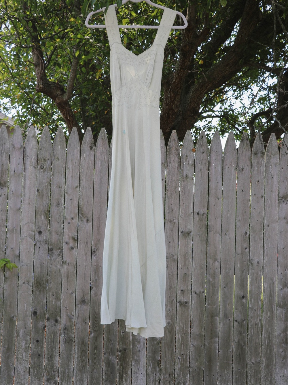 Vintage Pale Green 1930s Silk Gown - Picture 2 of 6